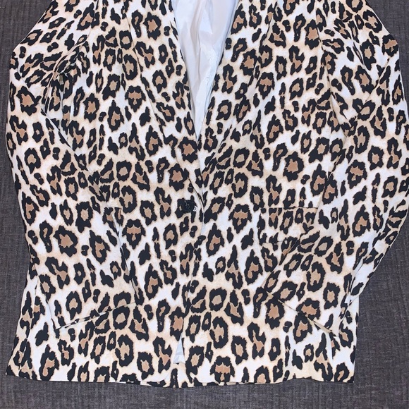 Banana Republic leopard print blazer - Picture 5 of 13